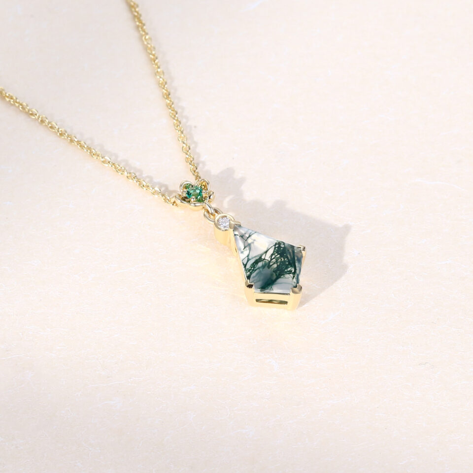 Kite Cut Moss Agate Necklace With Floral Emerald Accent (3)
