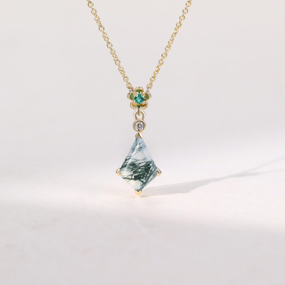 kite-cut-moss-agate-necklace-with-floral-emerald-accent