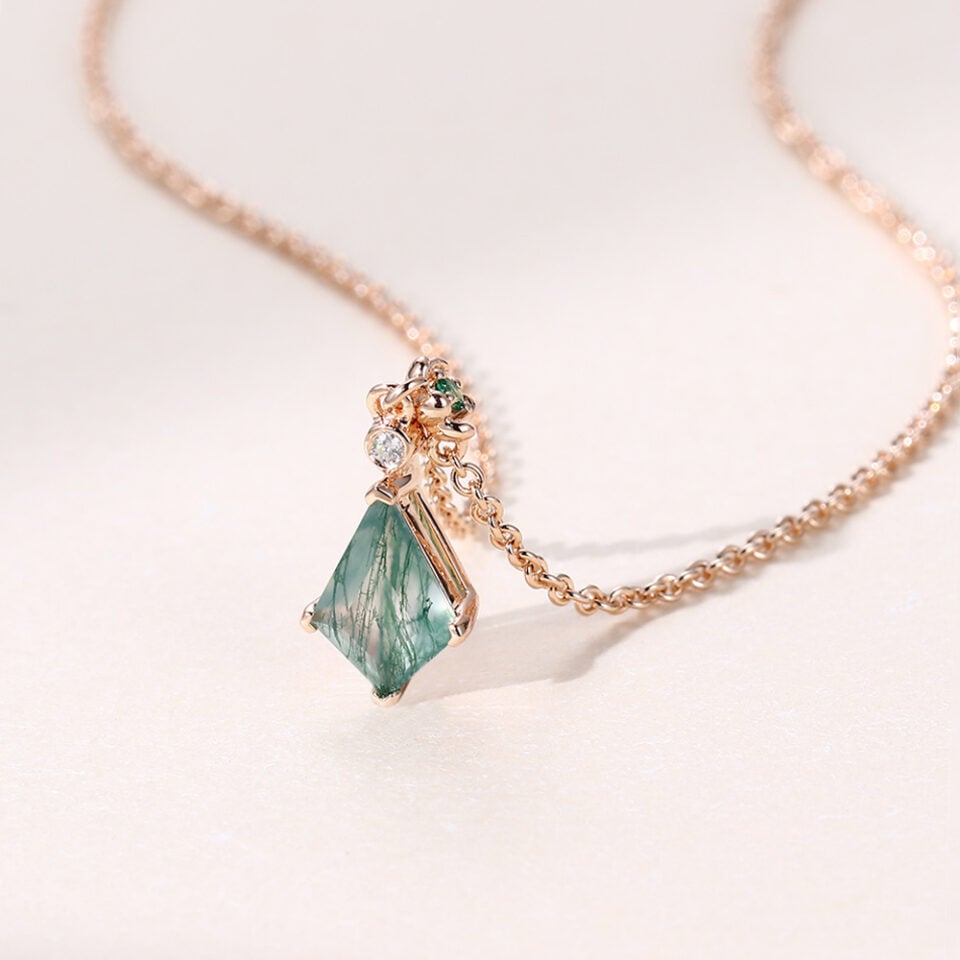 Kite Cut Moss Agate Necklace With Floral Emerald Accent (6)