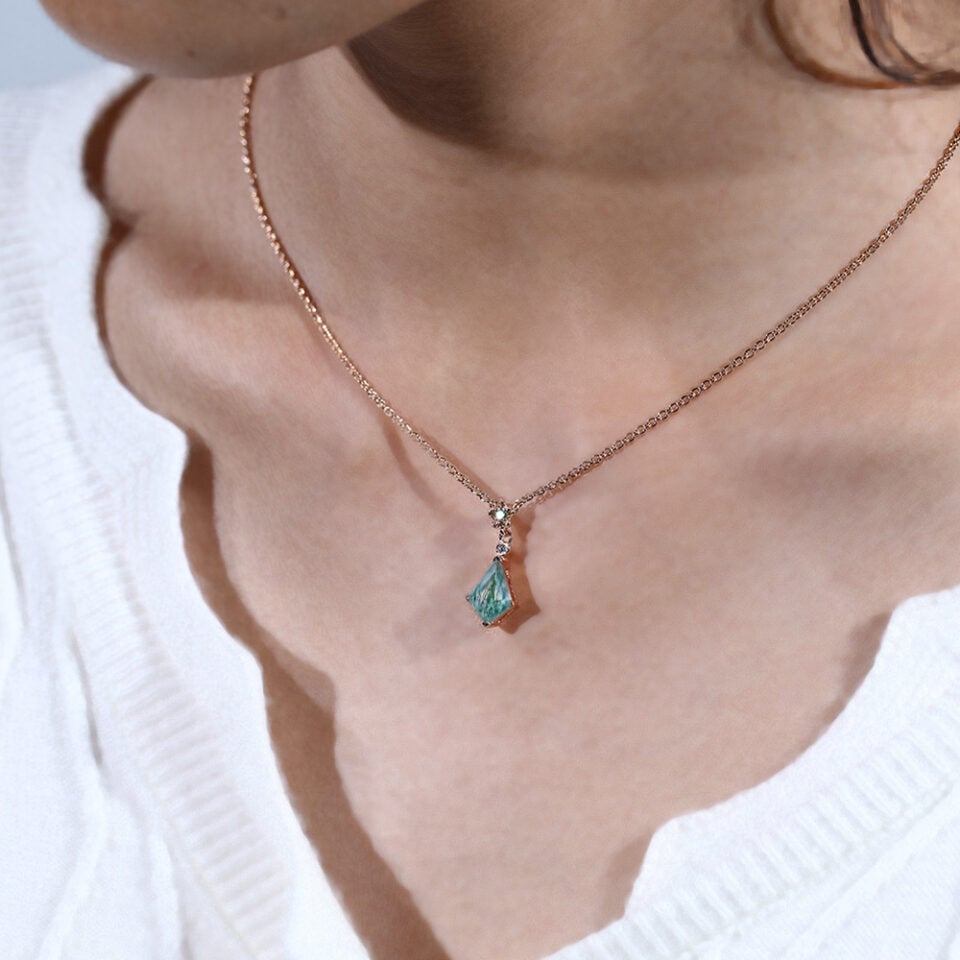 Kite Cut Moss Agate Necklace With Floral Emerald Accent (9)