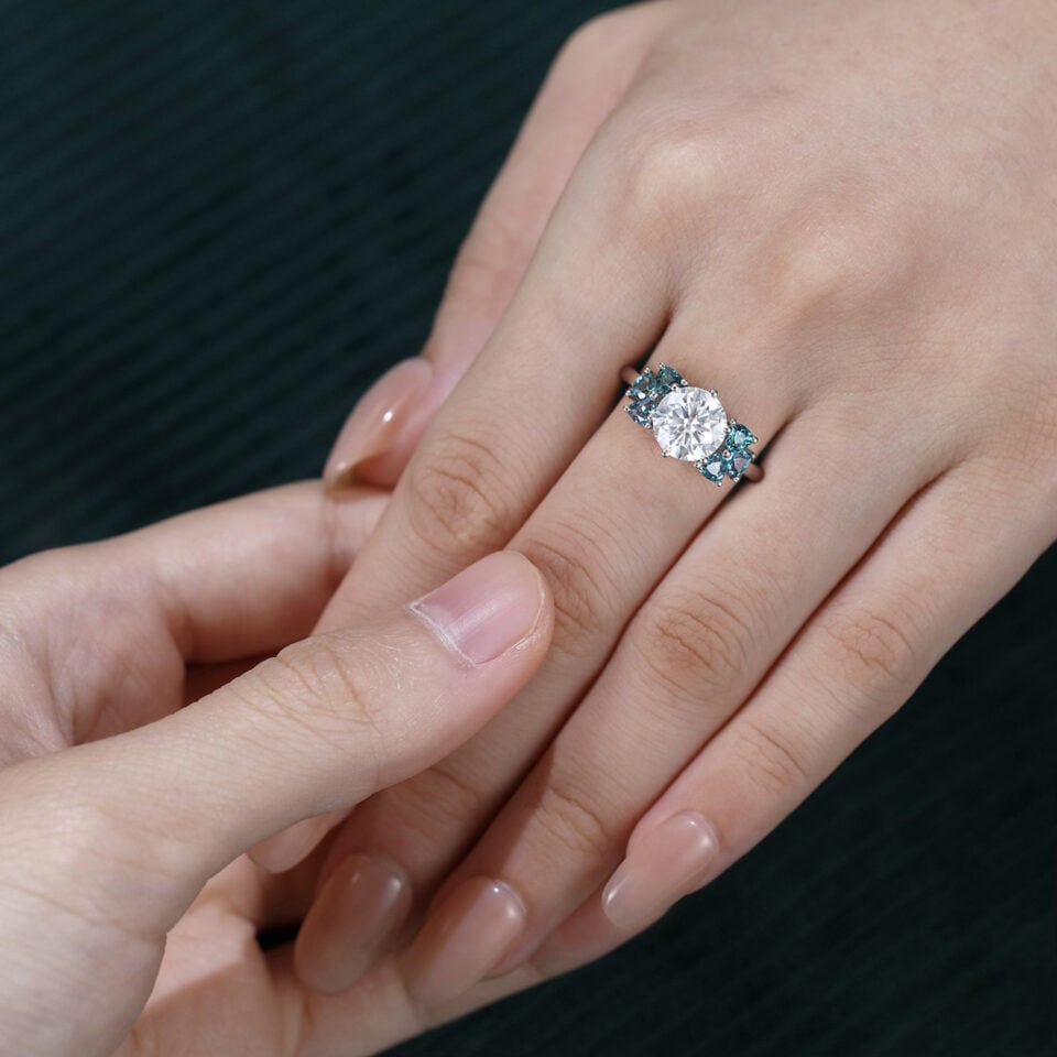 1.5CT Round Cut Moissanite Engagement Ring with Trillion Alexandrite Aceents (2)