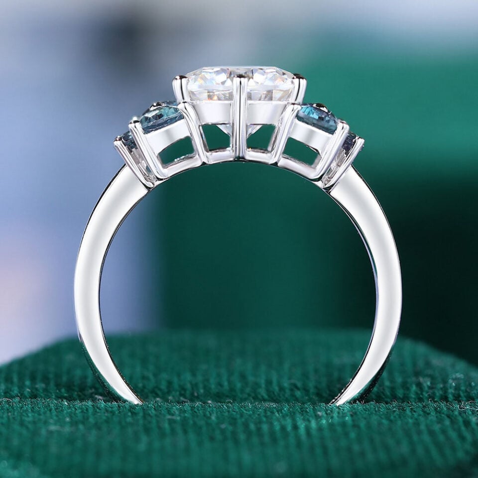 1.5CT Round Cut Moissanite Engagement Ring with Trillion Alexandrite Aceents (5)