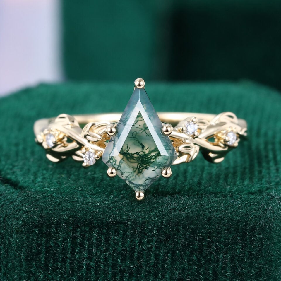 Navette Flow Kite Cut Moss Agate Leaf Promise Ring - Yellow Gold