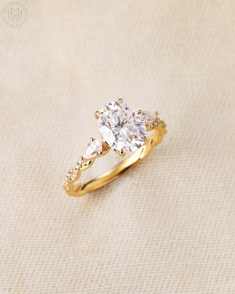 2CT Oval Cut Moissanite Engagement Ring with 3/4 Twisted Band