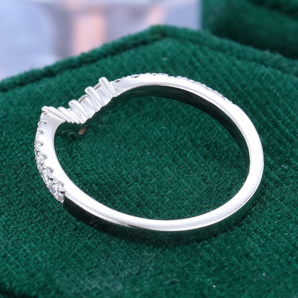 Round Cut Moissanite Curved Wedding Band With Tapered Pave Setting (4)
