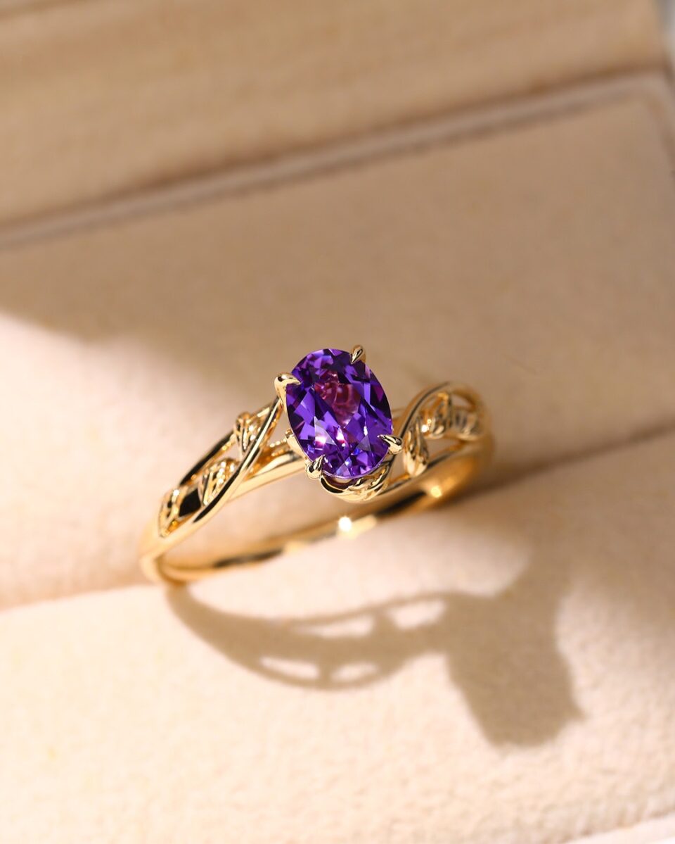 engagement ring prongs _ claw prong