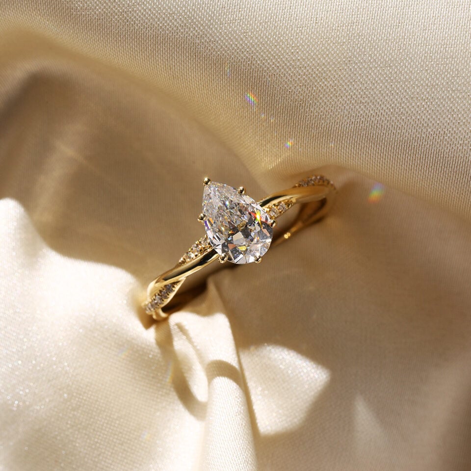 pear diamond engagement ring