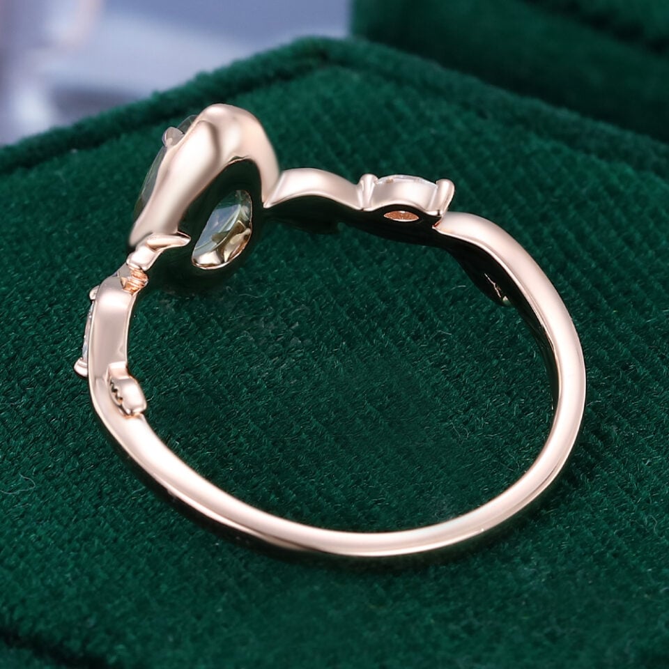 Unik Form - Organic Shaped Green Sapphire Leafwave Ring (5)