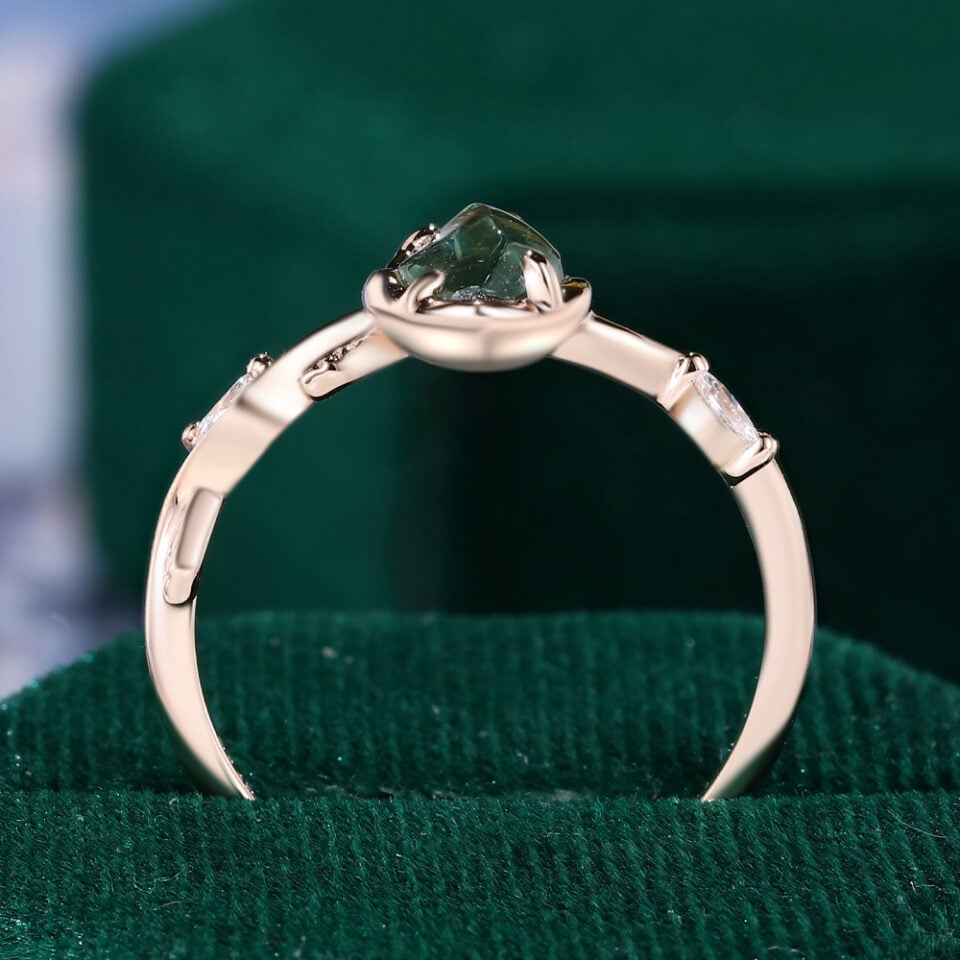 Unik Form - Organic Shaped Green Sapphire Leafwave Ring (7)