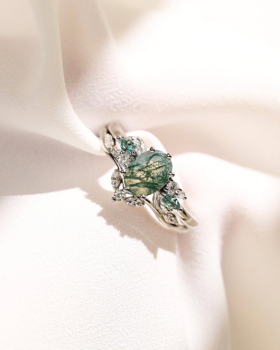Popular Styles for Moss Agate Engagement Rings