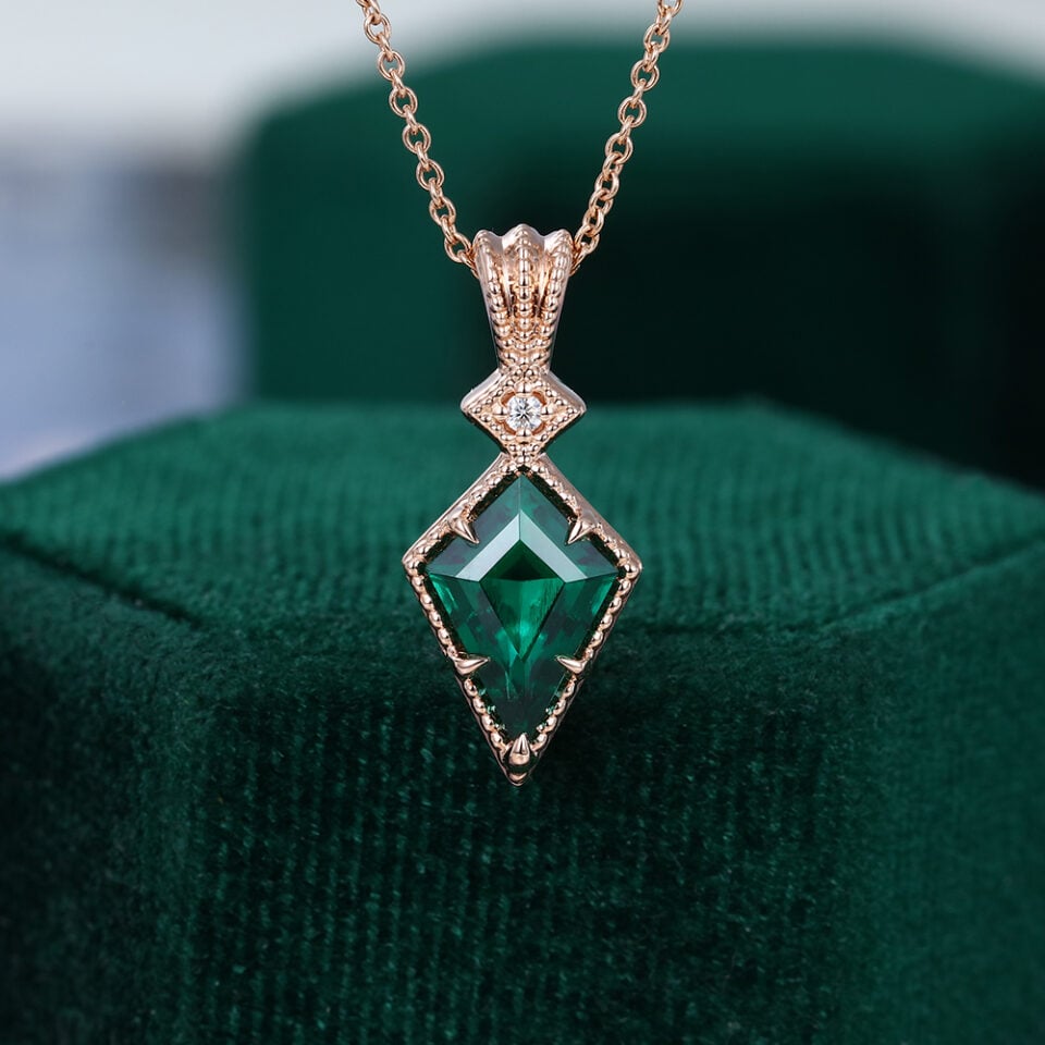 vintage-kite-cut-emerald-milgrain-pendant-necklace-may-birthstone-gift