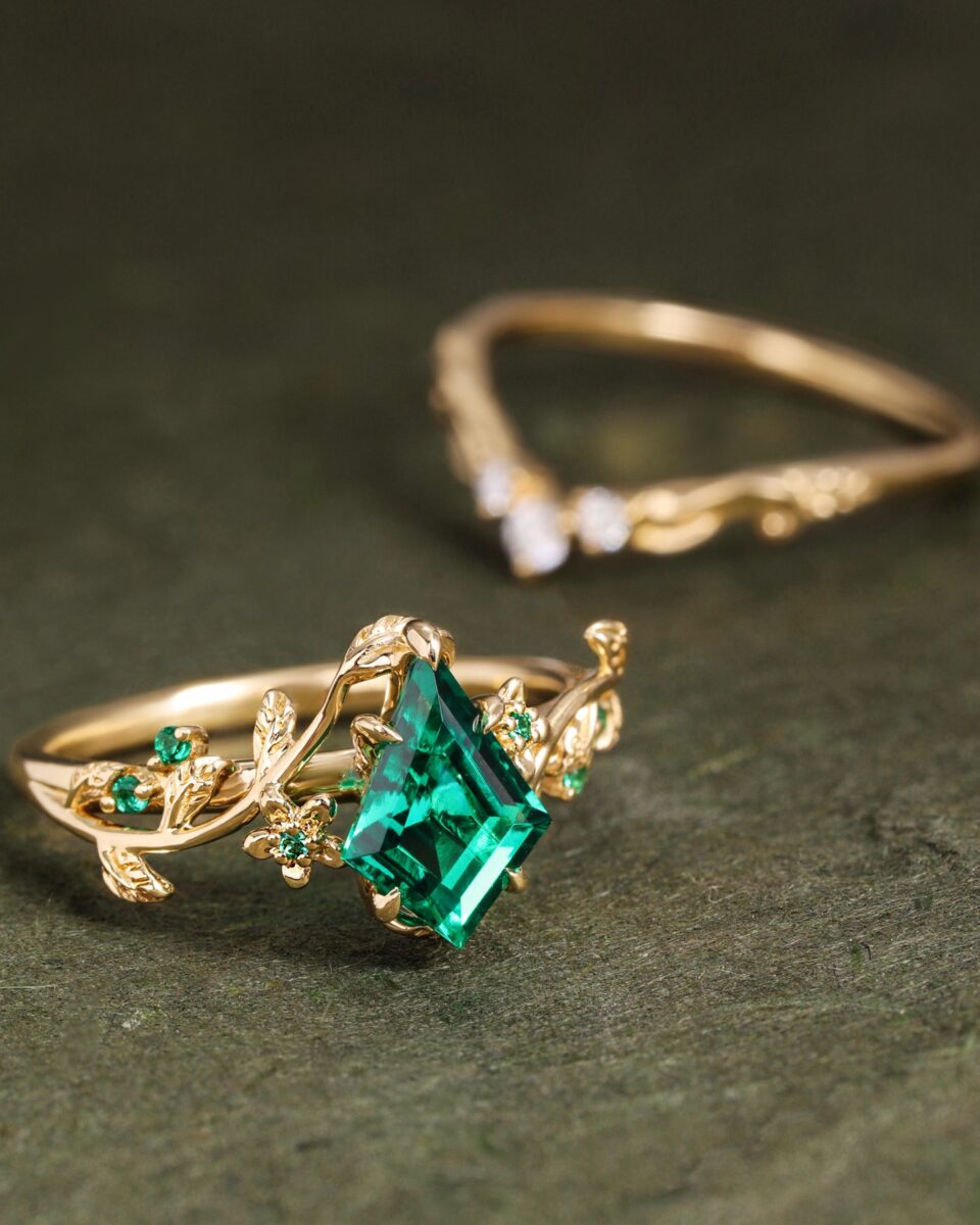 emerald engagement ring