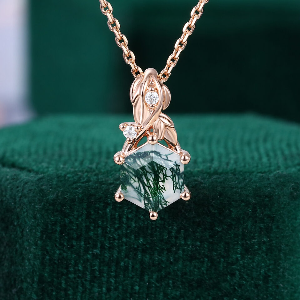Nature-Inspired-Hexagon-Cut-Moss-Agate-Leaf-Pendant-Necklace-For-Women