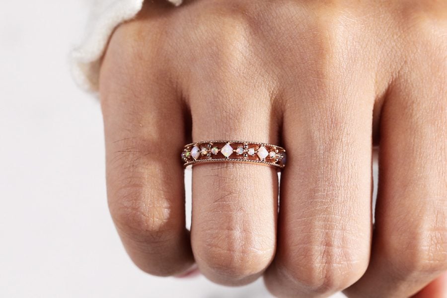 what hand does a wedding ring go on
