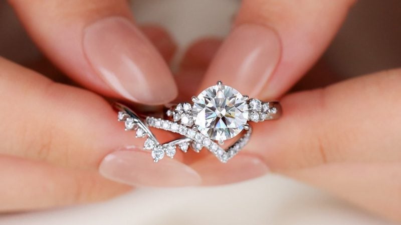 How to Make Your Engagement Ring Look Bigger