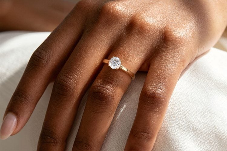 Minimalist Simple Solitaire Moissanite Engagement Ring