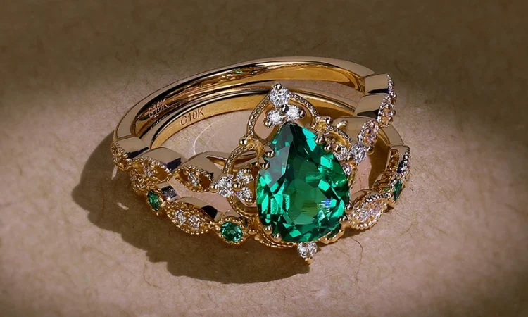 Pear Shaped Emerald Bridal Ring Set Floral Halo Wedding Ring Set