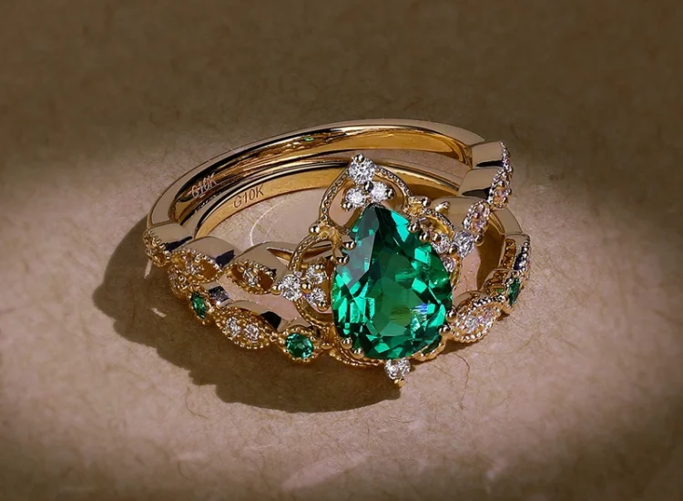 Pear Shaped Emerald Bridal Ring Set Floral Halo Wedding Ring Set