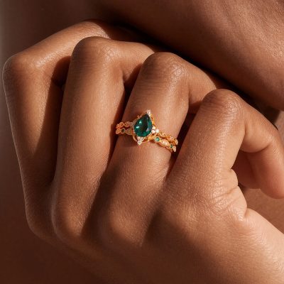 Pear Shaped Emerald Bridal Ring Set Floral Halo Wedding Ring Set