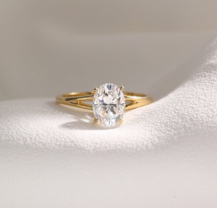 Solitaire engagement rings