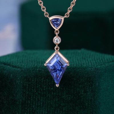 Unique Kite Cut Cornflower Sapphire Pendant Necklace With Cable Chain