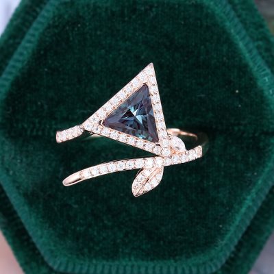 Unique Triangle Cut Alexandrite Halo Engagement Ring With Pavé Vine Band (3)