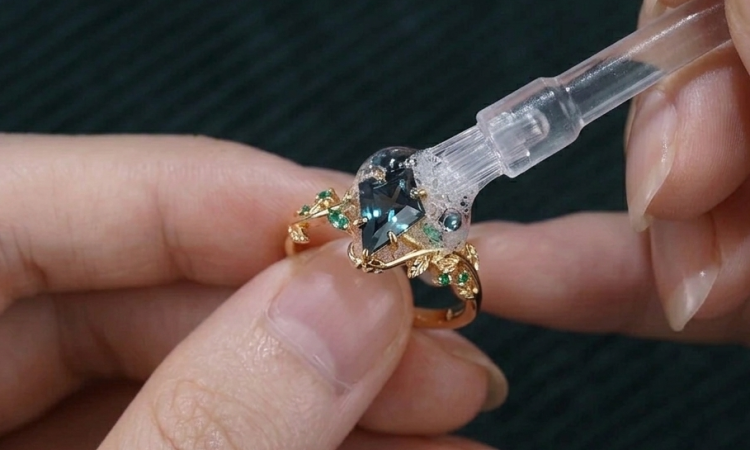 clean an alexandrite ring