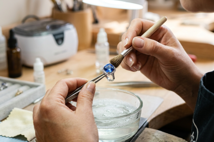 clean sapphire ring