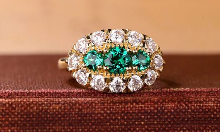 emerlad halo ring