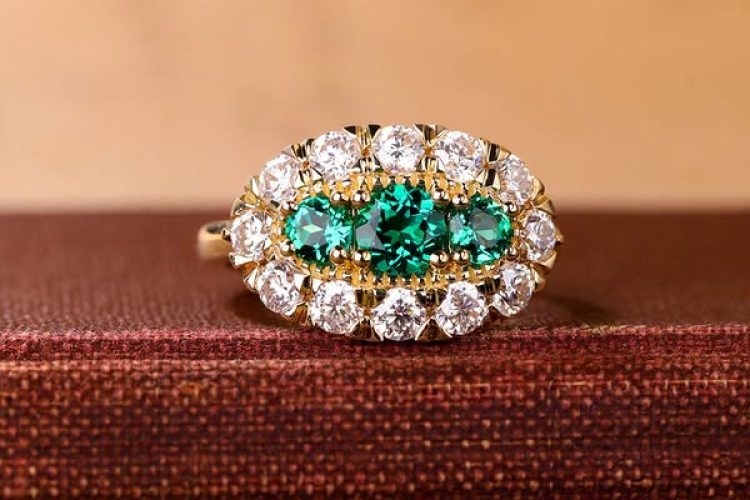 emerlad halo ring