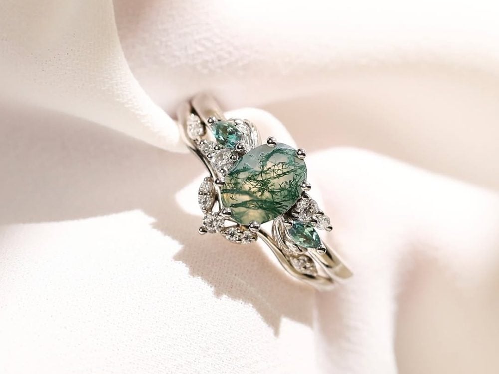 Popular Styles for Moss Agate Engagement Rings