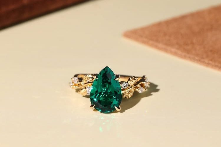 pear vintage emerlad