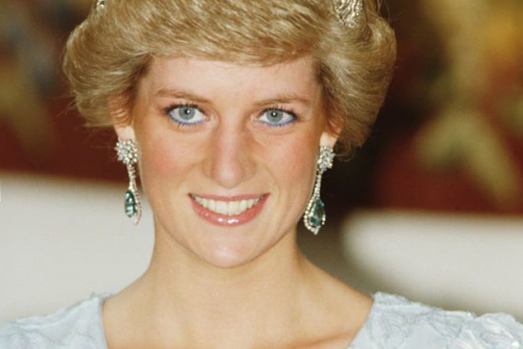 princess diana wearing aquamarine earrings
